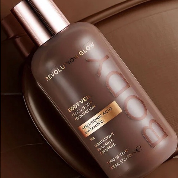 Revolution Glow Body Veil - Face & Body Foundation - F18 - Picture 2 of 4